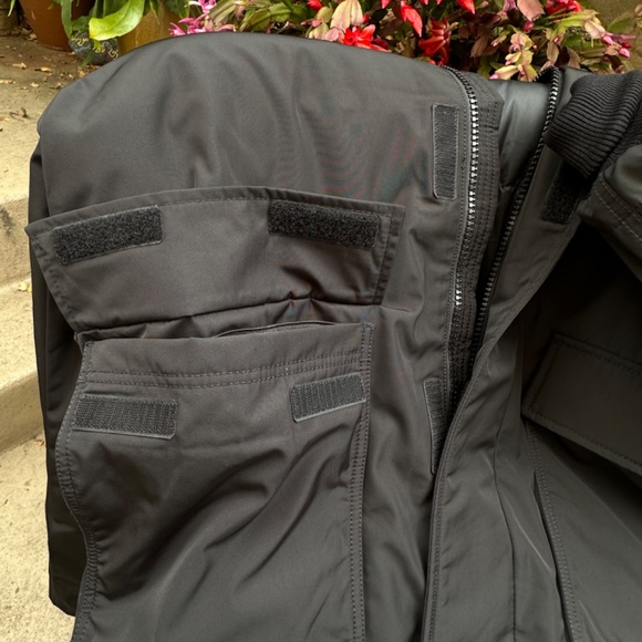 Everlane ReNew Short Parka Coat Jacket, Black, Large - Picture 10 of 16